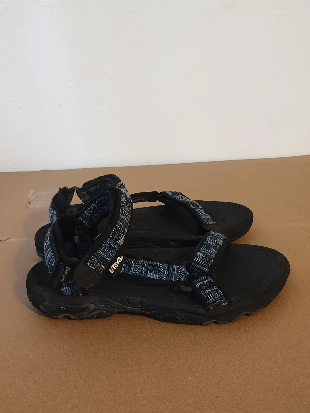 Teva Men's USA size 10/UK size 8.5 Black Blue terradactyl Outdoor Sport Sandals